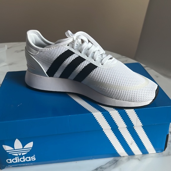 Received them as a gift but it was the wrong size. New & never been worn. - Picture 2 of 2